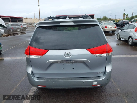 2012 Toyota Sienna XLE AAS z VIN 5TDYK3DC1CS192310, wystawiony jako IAAI lot #41379303 z przebiegiem 119 524 mil mil oraz . Historia ofert i sprzedaży dostępna na DreamBid. Obrazek 16.