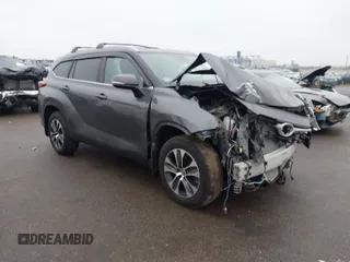 2023 Toyota Highlander L z VIN 5TDKDRBH6PS013654, wystawiony jako IAAI lot #41702553 z przebiegiem 37 368 mil mil oraz . Historia ofert i sprzedaży dostępna na DreamBid. Obrazek 1.