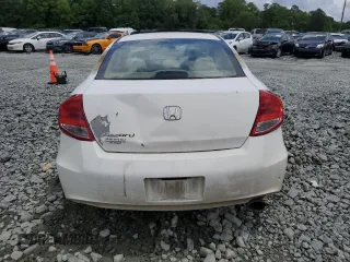 2012 Honda Accord EX z VIN 1HGCS1B70CA022135, wystawiony jako Copart lot #56799685 z przebiegiem 261 083 mil mil oraz Czysty tytuł • Clean title. Historia ofert i sprzedaży dostępna na DreamBid. Obrazek 6.