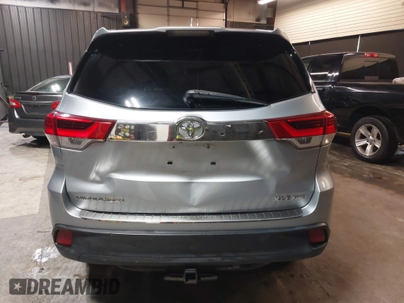 2018 Toyota Highlander SE with VIN 5TDJZRFH5JS912469, listed as a IAAI auction lot 42332840 with 74,386 mi miles and . Bid and sale history available at DreamBid. Image 15.