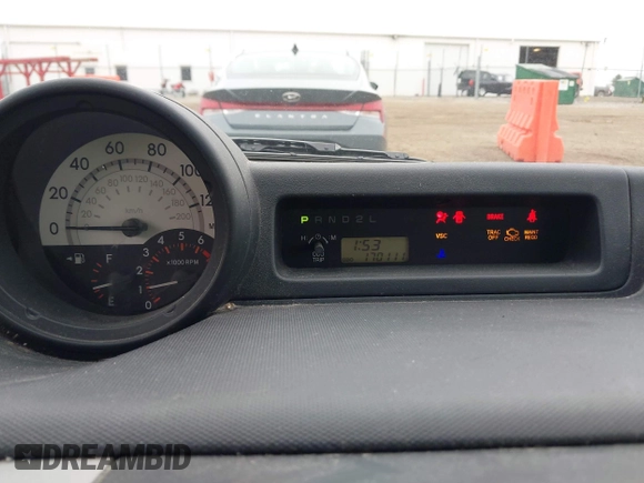 2005 Scion xB z VIN JTLKT324154024331, wystawiony jako IAAI lot #42045127 z przebiegiem 170 111 mil mil oraz . Historia ofert i sprzedaży dostępna na DreamBid. Obrazek 7.