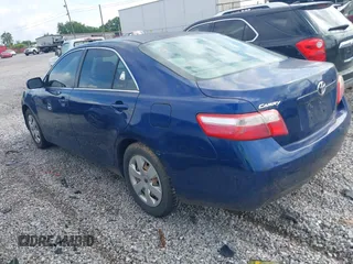 2008 Toyota Camry LE z VIN 4T1BE46KX8U242949, wystawiony jako IAAI lot #42196597 z przebiegiem 220 875 mil mil oraz . Historia ofert i sprzedaży dostępna na DreamBid. Obrazek 3.
