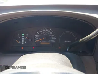 1998 Nissan Frontier XE z VIN 1N6DD21S8WC318499, wystawiony jako IAAI lot #42329613 z przebiegiem Nie podano mil oraz . Historia ofert i sprzedaży dostępna na DreamBid. Obrazek 7.