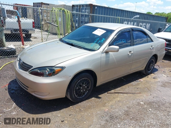 2002 Toyota Camry LE z VIN 4T1BE32K42U592181, wystawiony jako IAAI lot #42206721 z przebiegiem 299 947 mil mil oraz . Historia ofert i sprzedaży dostępna na DreamBid. Obrazek 2.