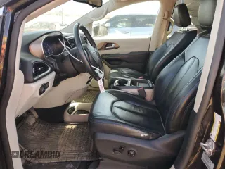 2017 Chrysler Pacifica Touring L z VIN 2C4RC1BG3HR569490, wystawiony jako Copart lot #48378865 z przebiegiem 144 016 mil mil oraz Szkoda całkowita • Salvage title. Historia ofert i sprzedaży dostępna na DreamBid. Obrazek 7.
