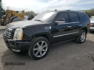 2007 Cadillac Escalade z VIN 1GYFK63807R271942, wystawiony jako Copart lot #55243105 z przebiegiem 200 944 mil mil oraz Szkoda całkowita • Salvage title. Historia ofert i sprzedaży dostępna na DreamBid. Obrazek 1.