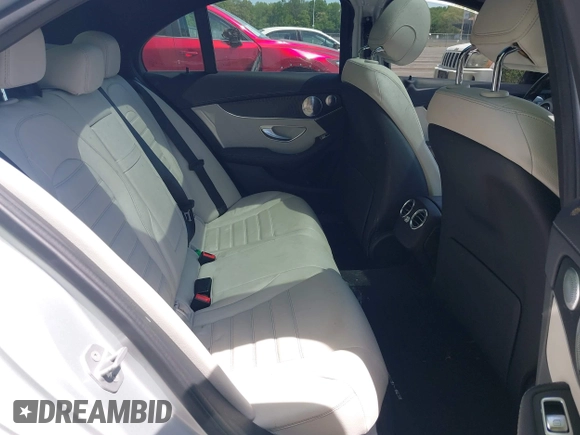 2016 Mercedes-Benz C 450 AMG z VIN 55SWF6EB2GU130541, wystawiony jako IAAI lot #42228358 z przebiegiem 120 970 mil mil oraz . Historia ofert i sprzedaży dostępna na DreamBid. Obrazek 8.