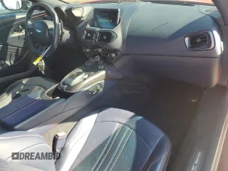 2020 Aston Martin Vantage z VIN SCFSMGAW4LGN03925, wystawiony jako Copart lot #50793594 z przebiegiem Nie podano mil oraz Szkody całkowita. Historia ofert i sprzedaży dostępna na DreamBid. Obrazek 8.