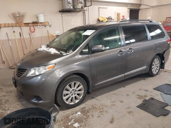 2014 Toyota Sienna LE with VIN 5TDJK3DC9ES071870, listed as a IAAI auction lot 41133491 with 82,134 mi miles. Bid and sale history available at carsss.com. Image 17.