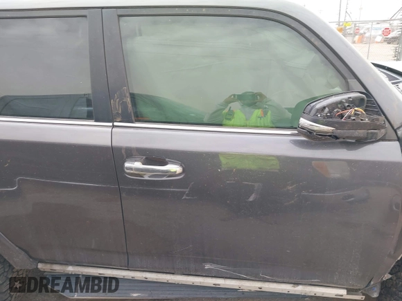 2015 Toyota 4Runner Limited with VIN JTEBU5JR1F5267923, listed as a IAAI auction lot 41805736 with Not Provided miles and . Bid and sale history available at carsss.com. Image 13.
