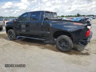 2022 Chevrolet Silverado 1500 LT Trail Boss with VIN 3GCUDFETXNG503890, listed as a Copart auction lot 55646935 with 32,407 mi miles and Salvage Title. Bid and sale history available at DreamBid. Image 2.