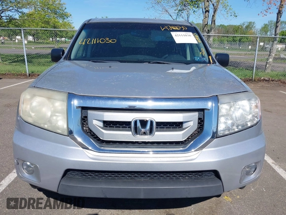 2011 Honda Pilot LX with VIN 5FNYF4H26BB100266, listed as a IAAI auction lot 42111030 with 262,955 mi miles. Bid and sale history available at carsss.com. Image 12.