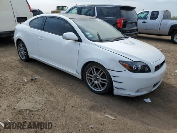 2008 Scion tC Spec z VIN JTKDE167980234431, wystawiony jako Copart lot #54694025 z przebiegiem 130 319 mil mil oraz Szkoda całkowita • Salvage title. Historia ofert i sprzedaży dostępna na DreamBid. Obrazek 4.