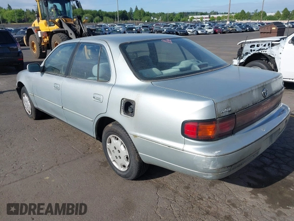 1994 Toyota Camry LE z VIN JT2SK12E0R0209312, wystawiony jako IAAI lot #42197159 z przebiegiem 270 657 mil mil oraz . Historia ofert i sprzedaży dostępna na DreamBid. Obrazek 3.