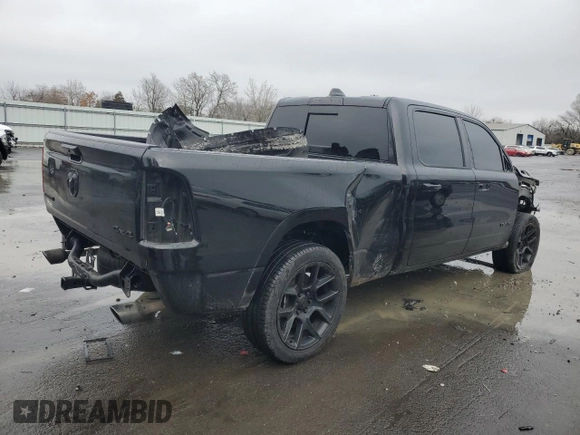 2022 Ram 1500 Big Horn z VIN 1C6SRFMT6NN223604, wystawiony jako Copart lot #45390005 z przebiegiem 5 461 mil mil oraz Szkoda całkowita • Salvage title. Historia ofert i sprzedaży dostępna na DreamBid. Obrazek 3.