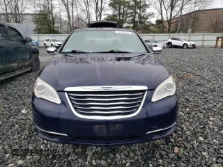 2014 Chrysler 200 Limited with VIN 1C3CCBCG3EN156346, listed as a Copart auction lot 52144525 with 129,985 mi miles and Clean Title. Bid and sale history available at carsss.com. Image 5.