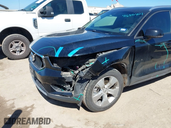 2019 Volvo XC40 Momentum with VIN YV4162XZ3K2018371, listed as a IAAI auction lot 41650401 with 86,647 mi miles and . Bid and sale history available at carsss.com. Image 6.