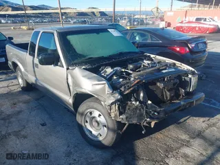 2001 GMC Sonoma SLS w/1SG Pkg with VIN 1GTCS19W818237097, listed as a IAAI auction lot 41745396 with 1 mi miles. Bid and sale history available at carsss.com. Image 1.