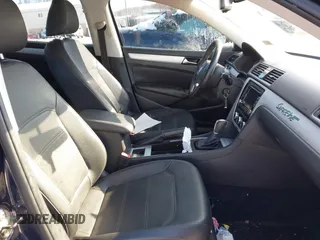 2012 Volkswagen Passat SE z VIN 1VWBH7A34CC109399, wystawiony jako IAAI lot #41411250 z przebiegiem 116 152 mil mil oraz . Historia ofert i sprzedaży dostępna na DreamBid. Obrazek 5.