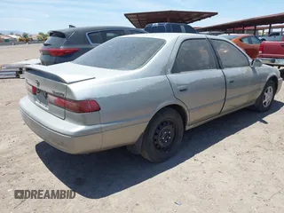 1998 Toyota Camry LE z VIN JT2BG22K8W0113985, wystawiony jako IAAI lot #42321418 z przebiegiem 277 270 mil mil oraz . Historia ofert i sprzedaży dostępna na DreamBid. Obrazek 4.
