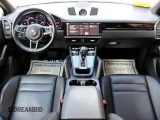2021 Porsche Cayenne z VIN WP1AA2AY6MDA03XXX, wystawiony jako Copart lot #60909005 z przebiegiem 27 698 mil mil oraz Czysty tytuł • Clean title. Historia ofert i sprzedaży dostępna na DreamBid. Obrazek 9.
