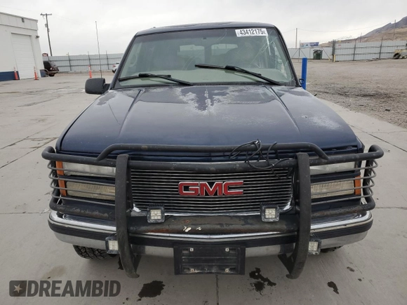 1999 GMC Suburban z VIN 1GDFK16R9XJ771458, wystawiony jako Copart lot #43412175 z przebiegiem 159 328 mil mil oraz Szkody całkowita. Historia ofert i sprzedaży dostępna na DreamBid. Obrazek 5.