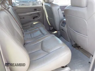 2004 Chevrolet Suburban LT with VIN 1GNGK26U54R157174, listed as a IAAI auction lot 41777576 with 233,991 mi miles. Bid and sale history available at carsss.com. Image 8.