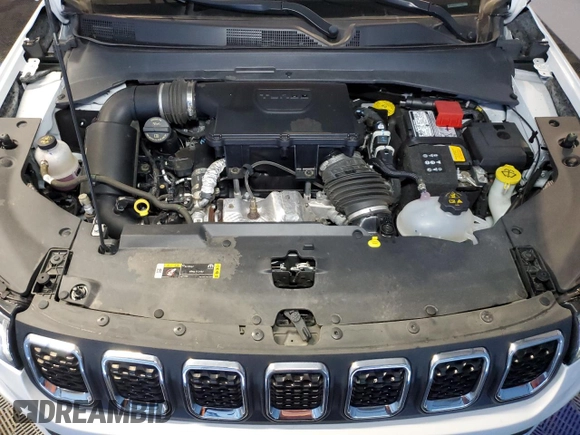 2023 Jeep Compass Latitude z VIN 3C4NJDBN0PT553621, wystawiony jako Copart lot #61347185 z przebiegiem 51 588 mil mil oraz Czysty tytuł • Clean title. Historia ofert i sprzedaży dostępna na DreamBid. Obrazek 12.