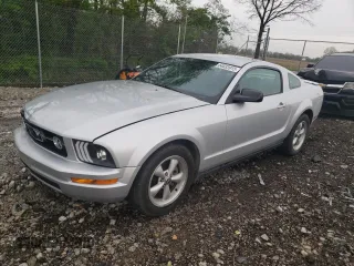 2008 Ford Mustang Deluxe z VIN 1ZVHT80N385142049, wystawiony jako Copart lot #54693915 z przebiegiem 189 674 mil mil oraz Szkoda całkowita • Salvage title. Historia ofert i sprzedaży dostępna na DreamBid. Obrazek 1.