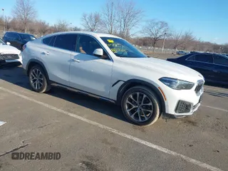 2023 BMW X6 xDrive40i z VIN 5UXCY6C02P9P45373, wystawiony jako IAAI lot #41569054 z przebiegiem 19 980 mil mil oraz . Historia ofert i sprzedaży dostępna na DreamBid. Obrazek 1.