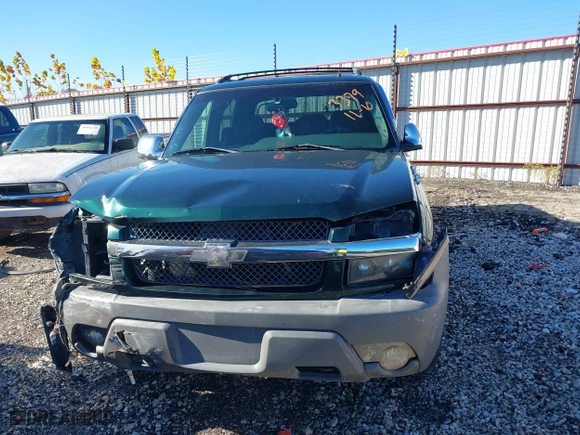 2002 Chevrolet Avalanche with VIN 3GNEC13T62G263379, listed as a IAAI auction lot 40907582 with 220,309 mi miles. Bid and sale history available at carsss.com. Image 12.