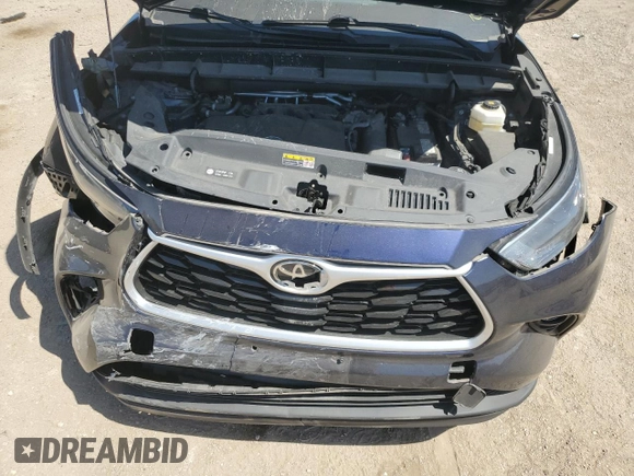 2022 Toyota Highlander XLE with VIN 5TDGZRBH8NS573003, listed as a Copart auction lot 56254485 with 19,293 mi miles and Salvage title. Bid and sale history available at DreamBid. Image 12.