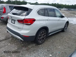 2021 BMW X1 xDrive28i z VIN WBXJG9C09M5T94206, wystawiony jako IAAI lot #42498235 z przebiegiem 62 079 mil mil oraz . Historia ofert i sprzedaży dostępna na DreamBid. Obrazek 4.