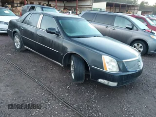 2008 Cadillac DTS 1SA z VIN 1G6KD57Y78U174757, wystawiony jako IAAI lot #41436686 z przebiegiem 158 945 mil mil oraz . Historia ofert i sprzedaży dostępna na DreamBid. Obrazek 1.