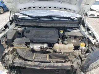 2019 Jeep Cherokee Latitude Plus z VIN 1C4PJLLB5KD406667, wystawiony jako Copart lot #62177795 z przebiegiem 131 822 mil mil oraz Szkoda całkowita • Salvage title. Historia ofert i sprzedaży dostępna na DreamBid. Obrazek 12.