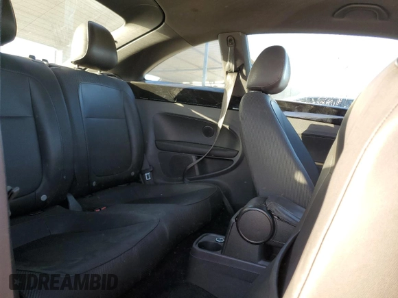 2013 Volkswagen Beetle 2.5L w/Sun с VIN 3VWJP7AT1DM680038, выставлен на аукционе Copart как лот 87159584 с пробегом 131 261 миль миль и Списание • Salvage title. История ставок и продаж доступна на DreamBid. Изображение 10.