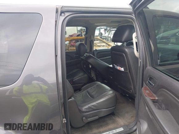 2011 GMC Yukon XL Denali with VIN 1GKS1MEF8BR279940, listed as a IAAI auction lot 41971157 with 218,597 mi miles. Bid and sale history available at carsss.com. Image 8.