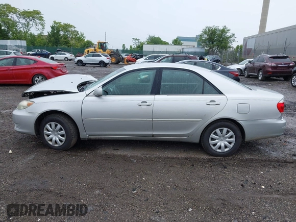 2005 Toyota Camry STD z VIN 4T1BE32K45U562005, wystawiony jako IAAI lot #42354477 z przebiegiem 205 193 mil mil oraz . Historia ofert i sprzedaży dostępna na DreamBid. Obrazek 15.