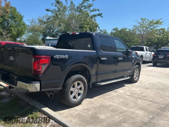 2024 Ford F-150 XLT with VIN 1FTFW3LD3RFA25851, listed as a Copart auction lot 53828565 with 32,477 mi miles and Clean Title. Bid and sale history available at carsss.com. Image 4.