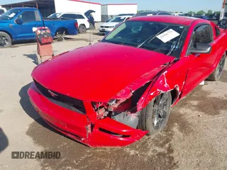 2007 Ford Mustang Deluxe z VIN 1ZVFT80N875370716, wystawiony jako IAAI lot #42006779 z przebiegiem 149 895 mil mil oraz . Historia ofert i sprzedaży dostępna na DreamBid. Obrazek 6.