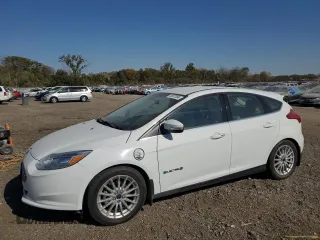 2016 Ford Focus Electric z VIN 1FADP3R48GL221882, wystawiony jako Copart lot #76977064 z przebiegiem 23 410 mil mil oraz Szkody całkowita. Historia ofert i sprzedaży dostępna na DreamBid. Obrazek 1.