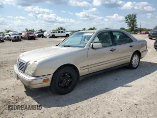1999 Mercedes-Benz E 320 z VIN WDBJF65H6XA807601, wystawiony jako Copart lot #56387925 z przebiegiem 165 875 mil mil oraz Czysty tytuł • Clean title. Historia ofert i sprzedaży dostępna na DreamBid. Obrazek 1.