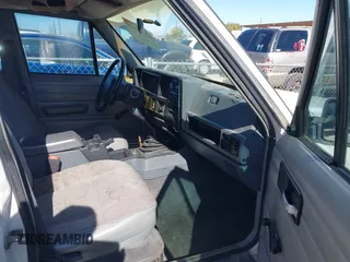 1996 Jeep Cherokee SE with VIN 1J4FJ28S0TL328637, listed as a IAAI auction lot 42078412 with 333,223 mi miles and . Bid and sale history available at DreamBid. Image 5.