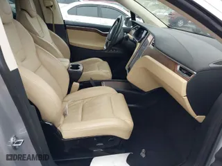 2016 Tesla Model X 70D with VIN 5YJXCAE25GF019550, listed as a IAAI auction lot 41555096 with 47,500 mi miles. Bid and sale history available at carsss.com. Image 5.