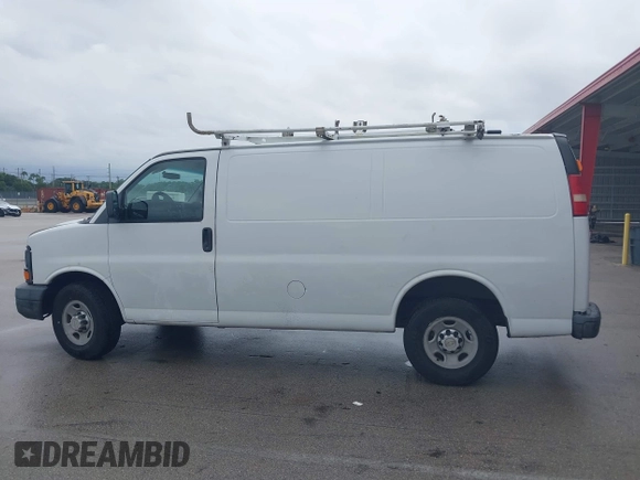 2010 Chevrolet Express Cargo z VIN 1GCZGFBA2A1112225, wystawiony jako IAAI lot #42664892 z przebiegiem 236 573 mil mil oraz . Historia ofert i sprzedaży dostępna na DreamBid. Obrazek 14.