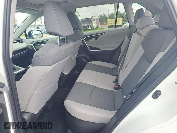 2022 Toyota RAV4 Hybrid XLE z VIN 4T3RWRFV3NU074271, wystawiony jako IAAI lot #42621252 z przebiegiem 20 142 mil mil oraz . Historia ofert i sprzedaży dostępna na DreamBid. Obrazek 1.
