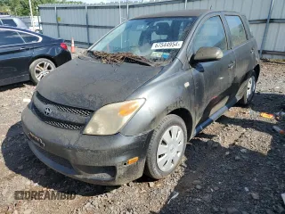 2006 Scion xA z VIN JTKKT624560146205, wystawiony jako Copart lot #67544954 z przebiegiem 49 719 mil mil oraz Tytuł czysty. Historia ofert i sprzedaży dostępna na DreamBid. Obrazek 1.