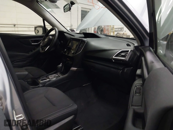 2019 Subaru Forester with VIN JF2SKACC1KH567791, listed as a IAAI auction lot 41433538 with 192,198 mi miles. Bid and sale history available at carsss.com. Image 5.