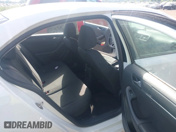 2015 Volkswagen Jetta S z VIN 3VW2K7AJ4FM327068, wystawiony jako IAAI lot #42610853 z przebiegiem 150 636 mil mil oraz . Historia ofert i sprzedaży dostępna na DreamBid. Obrazek 8.