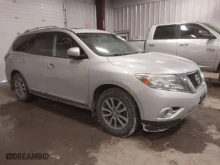 2015 Nissan Pathfinder Platinum with VIN 5N1AR2MM8FC613716, listed as a IAAI auction lot 41427514 with 109,367 mi miles. Bid and sale history available at carsss.com. Image 1.